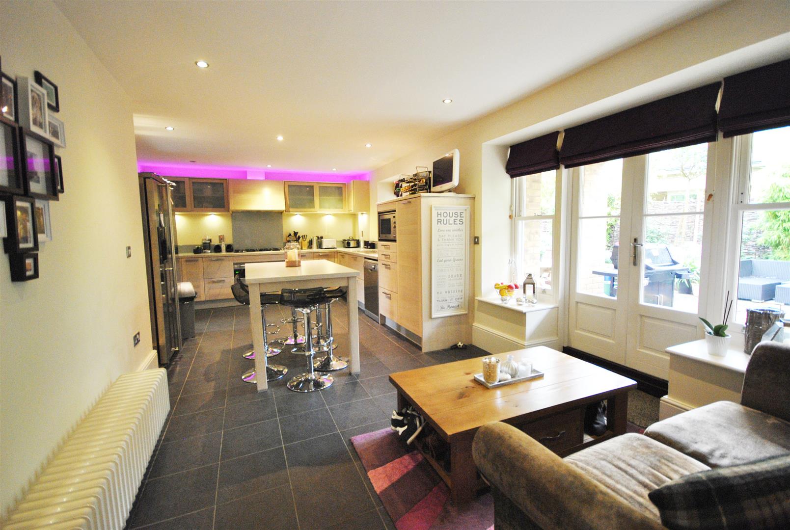 4 Bedrooms, House - Detached